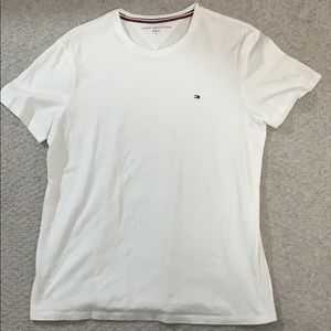 White, Tommy Hilfiger Tee-Shirt. Men’s medium